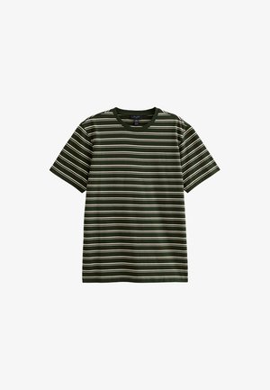 T-shirt verde a maniche corte con righe orizzontali bianche, colletto rotondo e texture di tessuto morbida, caratterizzato da un fitting rilassato e orlo dritto.