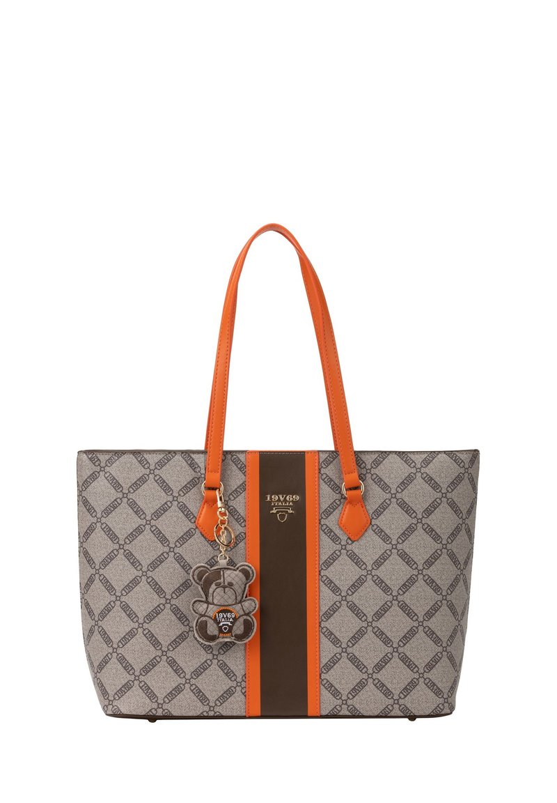 Grijze draagtas met een geometrisch patroon, oranje leren handvatten en een bruine middenstreep. Inclusief een pluche beer sleutelhanger die eraan bevestigd is.