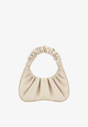 Sac à main en cuir beige avec poignée froncée et corps doux plissé, conçu pour être porté à la main ou à l'épaule.