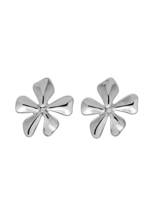 Zilveren oorbellen in de vorm van een bloem met vijf gladde bloembladen en een centrale stip, met een gepolijste metalen afwerking en zonder zichtbare sluitingen.