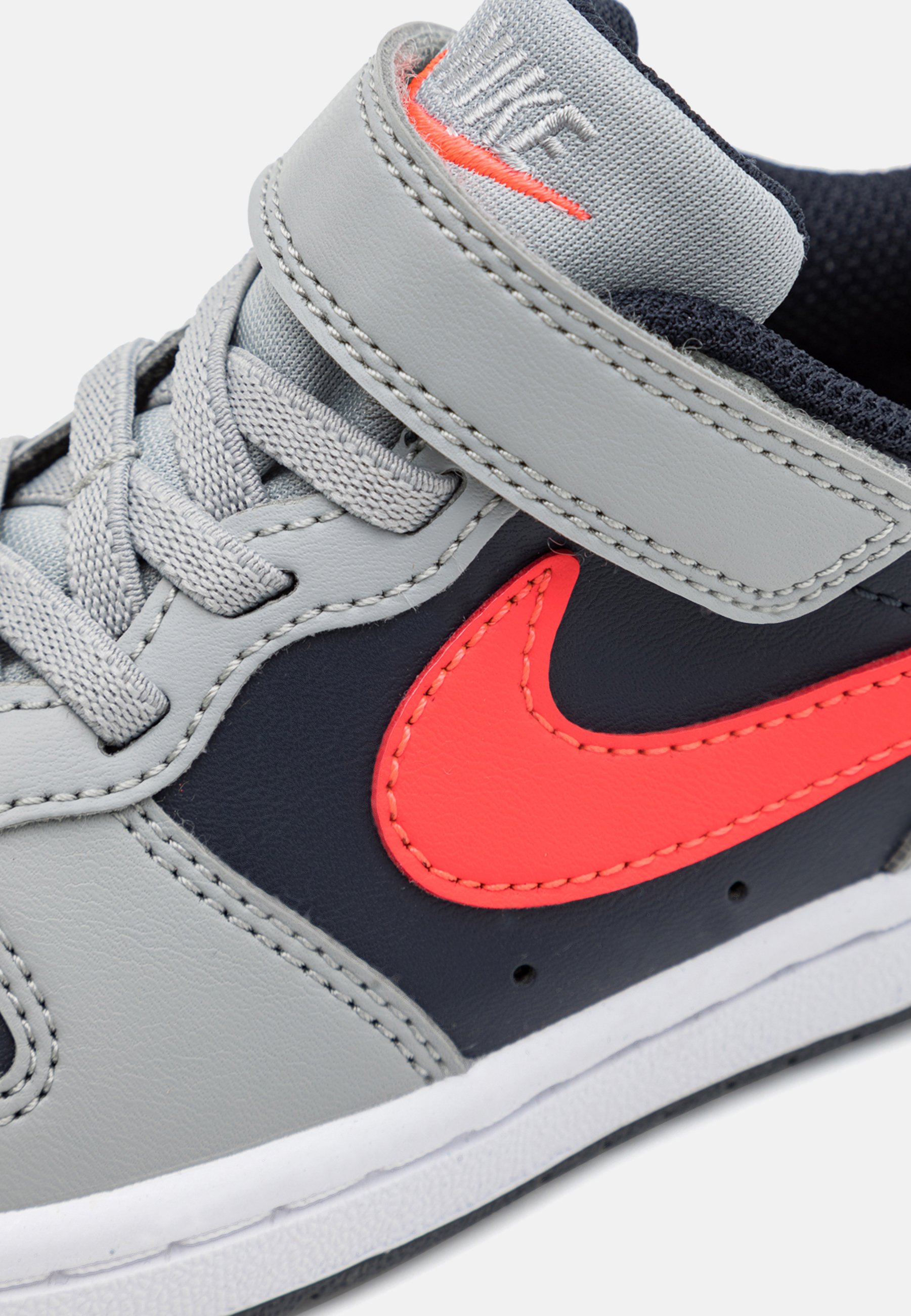 nike court borough grau