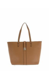 Bolso tote de cuero marrón con asas planas dobles, detalle de costura vertical y un adorno de cerradura en tono dorado en el centro. Textura suave.