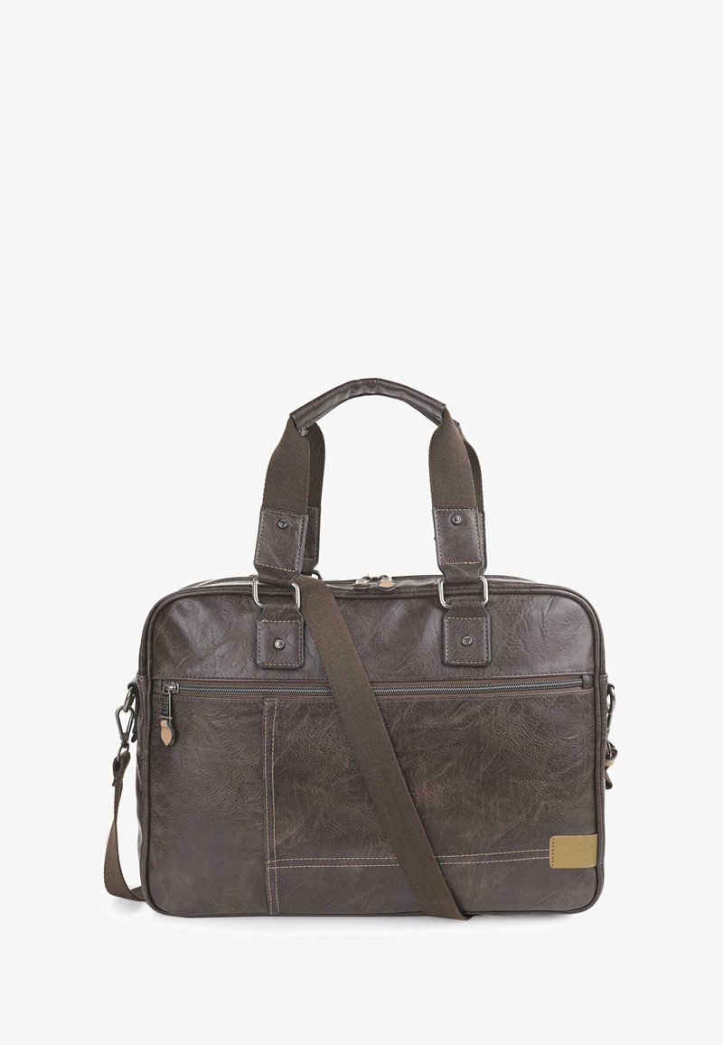 Maletín de cuero marrón con dos asas superiores, correa para el hombro ajustable, bolsillo frontal con cremallera y detalles de costura en contraste.