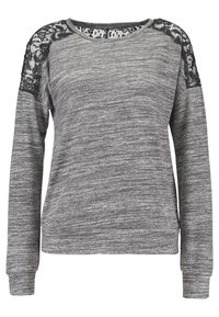 Maglione grigio a maniche lunghe con tessuto strutturato, dettagli in pizzo nero sulle spalle e scollo rotondo. Polsini e orlo aderenti.