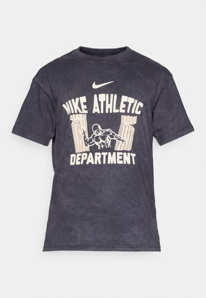 Mørkegrå bomull t-skjorte med korte ermer, med en hvit grafisk utskrift av "Nike Athletic Department" og en illustrasjon av en muskuløs figur.
