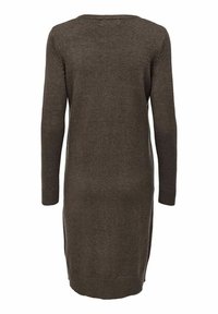 Długa brązowa sukienka swetrowa wykonana z miękkiej dzianiny. Posiada długie rękawy, zaokrąglony dekolt i prosty krój sięgający do połowy uda.