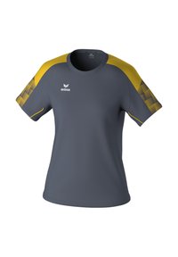T-shirt sportivo grigio con accenti gialli sulle spalle, caratterizzato da un girocollo e maniche corte. Realizzato in un tessuto leggero e traspirante.