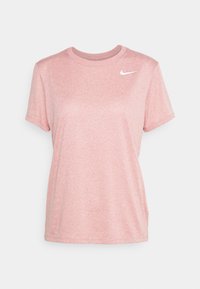 Camiseta deportiva de color rosa jaspeado, hecha de tejido suave, con un cuello redondo y mangas cortas. Pequeño logo blanco de Nike en el pecho.