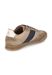 Mannen Sneakers van beige-suède met een zwarte leren streep, een witte accent op de hiel en een rubberen zool. Bevat verfijnde veters.