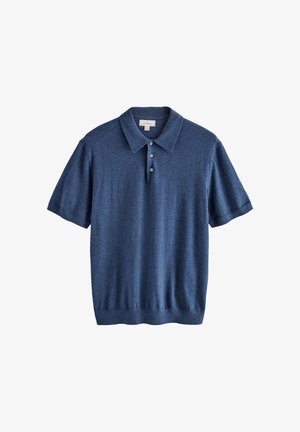 Marineblauw poloshirt met korte mouwen gemaakt van zachte stof, met een klassieke kraag en een biezenlijst met drie knopen, en een getailleerde zoom.