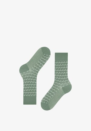 Coppia di calzini verdi con motivo geometrico bianco ripetuto e tallone, punta e polsino verdi solidi su sfondo bianco.