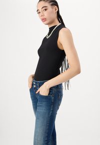 GAP MOD FUNNEL - Felső - black