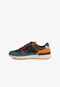 MUNICH ALPHA FW23 Zapatillas marron/marrón oscuro