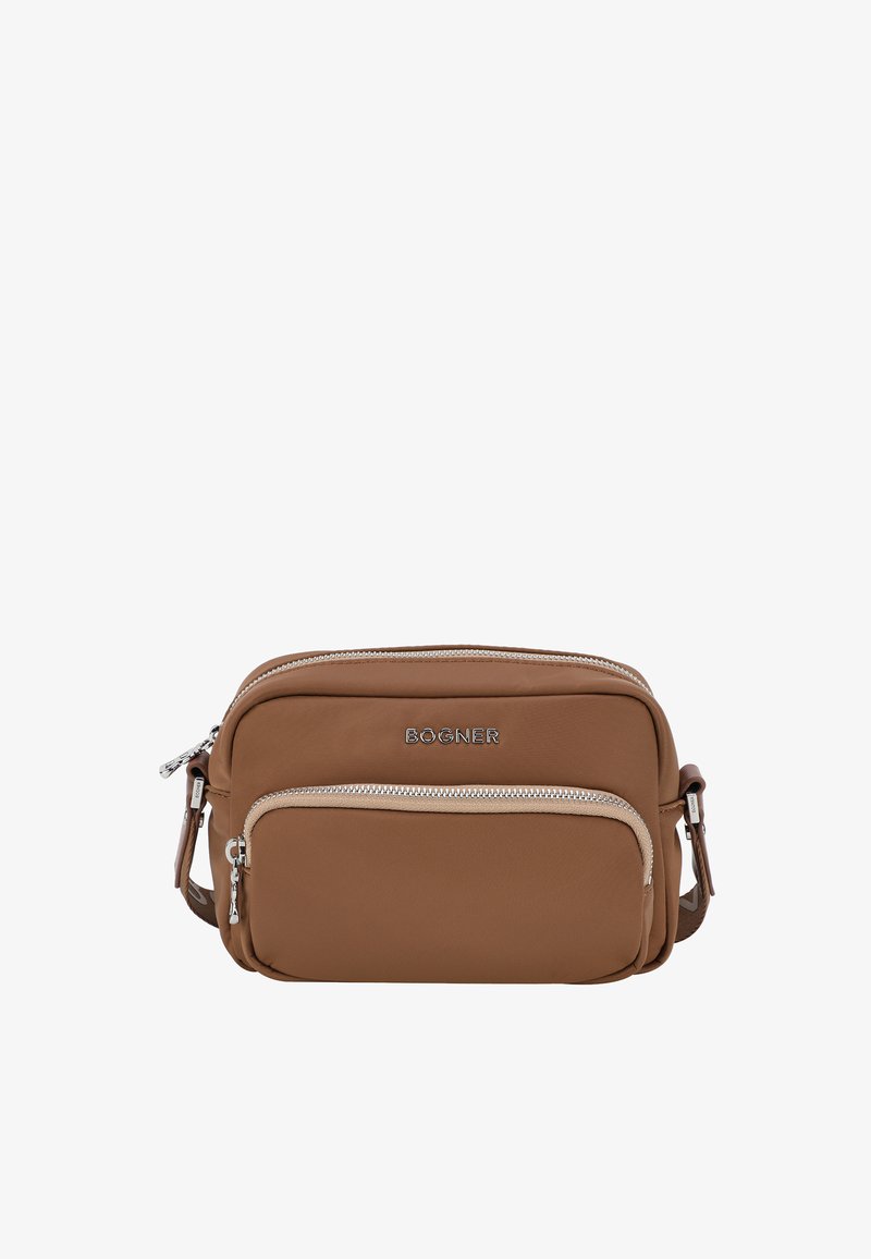 Sac bandoulière en nylon marron avec deux poches zippées, quincaillerie en argent et sangle réglable. Présente le logo de la marque embossé sur le devant.