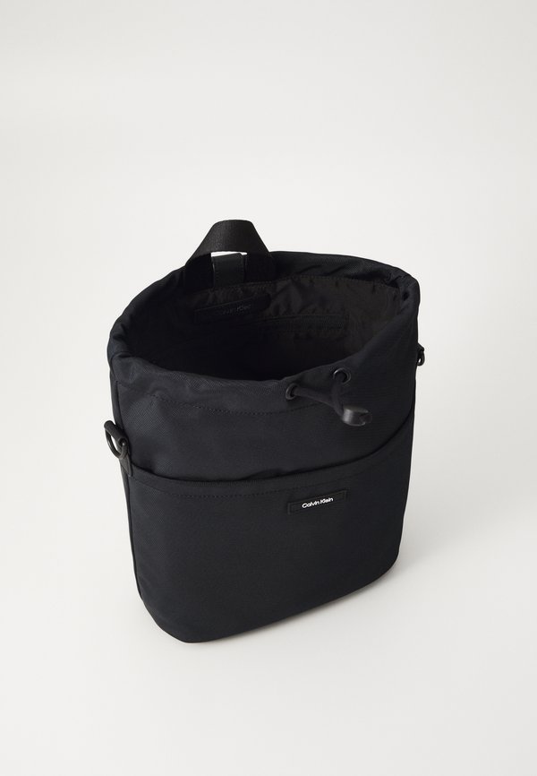 ESSENTIAL BUCKET - Cross body bag2