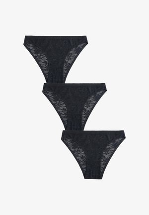 Trois pièces de lingerie style bikini en dentelle noire disposées verticalement sur un fond blanc.