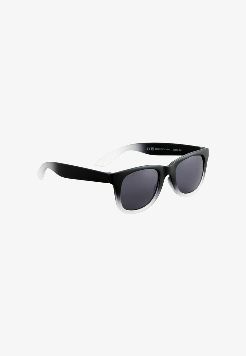 Lunettes de soleil à monture à dégradé noir et blanc avec verres teintés foncés, légèrement inclinées pour montrer la vue de face et de côté.
