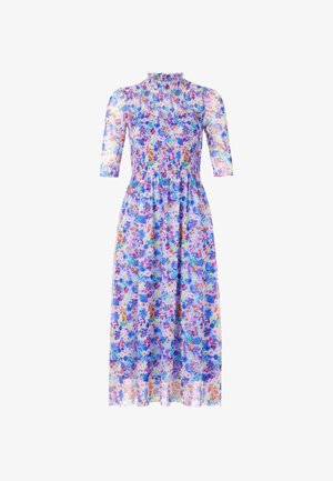 Blumenkleid im Maxiformat mit gerafftem Oberteil und drei Viertel Puffärmeln. Es zeigt eine Mischung aus lila, blauem und pinkem Blumenmuster auf einem leichten Stoff.