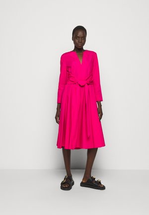 BANDOLO - Freizeitkleid - fuchsia