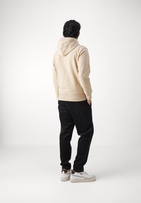 Calvin Klein Jeans Jersey con capucha - beige