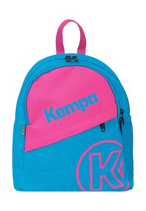 Kleiner Rucksack in Pink und Blau mit "Kempa"-Logo, Reißverschlusstaschen und einer Trageschlaufe oben.