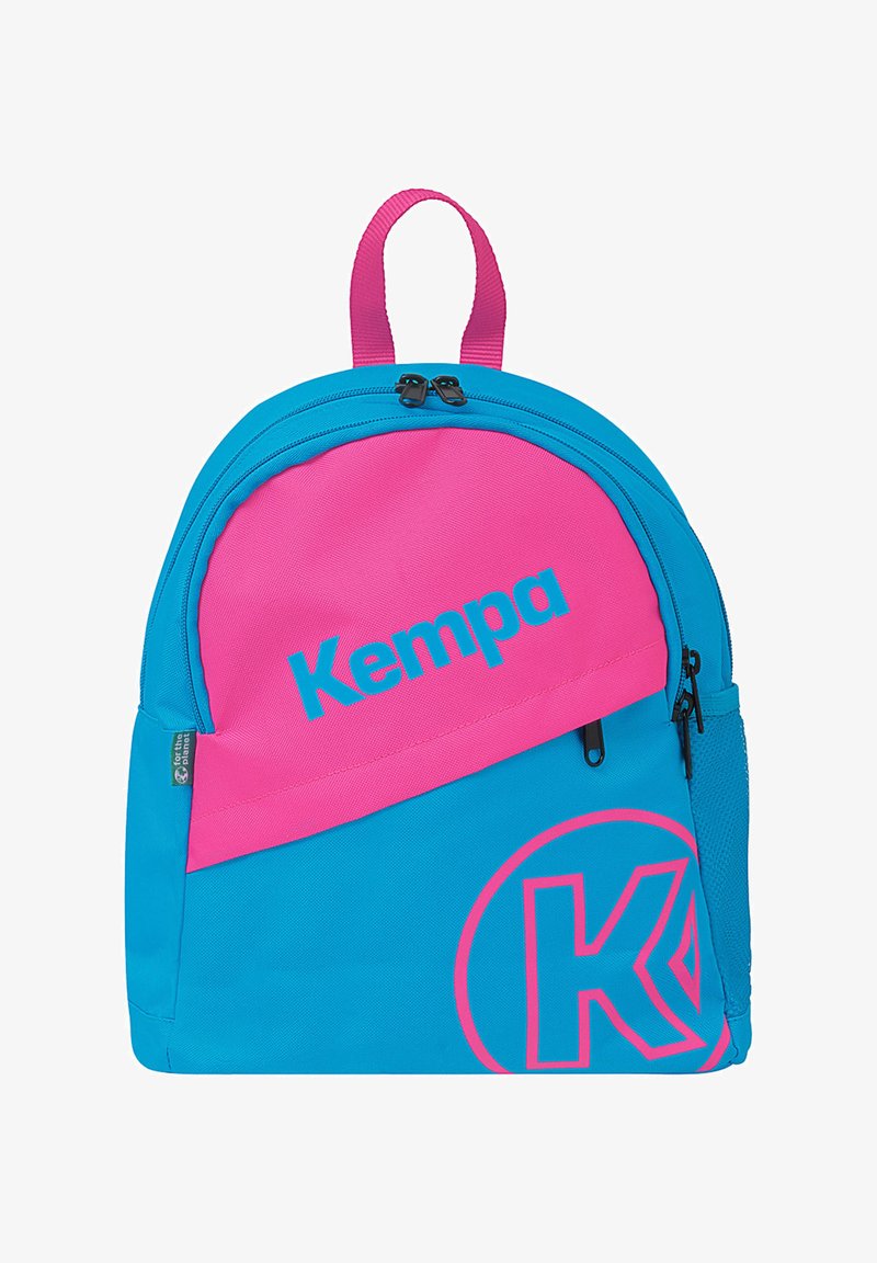 Petit sac à dos rose et bleu avec le logo "Kempa", poches zippées et une boucle de transport supérieure.