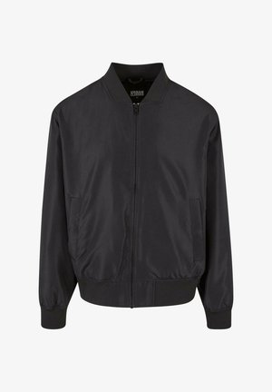 Juodas bombonešis, pagamintas iš lygaus audinio, su užtrauktuku priekyje, raukšlėtu apykakle ir rankovėmis bei šoninėmis kišenėmis. Paprastas dizainas be puošmenų.