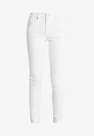 Jeans skinny in denim bianco con design a cinque tasche, chiusura con bottone e passanti per cintura. Texture liscia con dettagli di cucitura minimi.