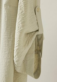 Unausgewählt, light brown