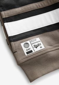 Next CONTROLLER GRAPHIC - Sweatshirt - black brown varsity