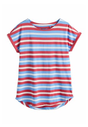 Rövid ujjú póló, piros, világoskék és fehér vízszintes csíkokkal, kerek nyakkivágással és felhajtott ujjaal.