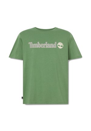Grünes T-Shirt mit kurzen Ärmeln und Rundhalsausschnitt, mit weißem "Timberland"-Logo und Baum-Emblem, mittig auf der Brust aufgedruckt.