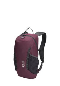 Bordeauxfarbener Rucksack mit glatter Oberfläche, grauen Netz-Seitentaschen und verstellbaren Trägern. Verfügt über ein mit Reißverschluss versehenes Hauptfach und ein Logo-Detail.