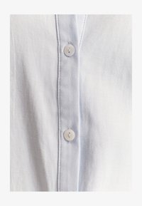 Unselected, sky blue