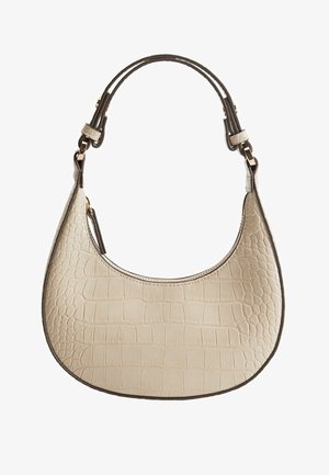 Beige skuldertaske i kunstlæder med krokodillepræg, buet form, to brune stropper og diskrete guldfarvede hardware-detaljer.