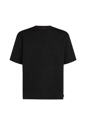 Svart t-shirt med korta ärmar som har en upphöjd textur av överlappande bokstäver. Rund halsringning utan synliga knäppningar eller detaljer.