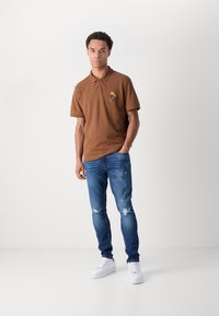 HUGO DIBLOSPOL - Poloskjorter - medium brown