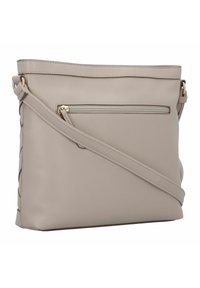 Beige synthetische Umhängetasche mit einem Reißverschlussfach und verstellbarem Gurt. Sie verfügt über eine glatte Textur und dezente Steppnähte.