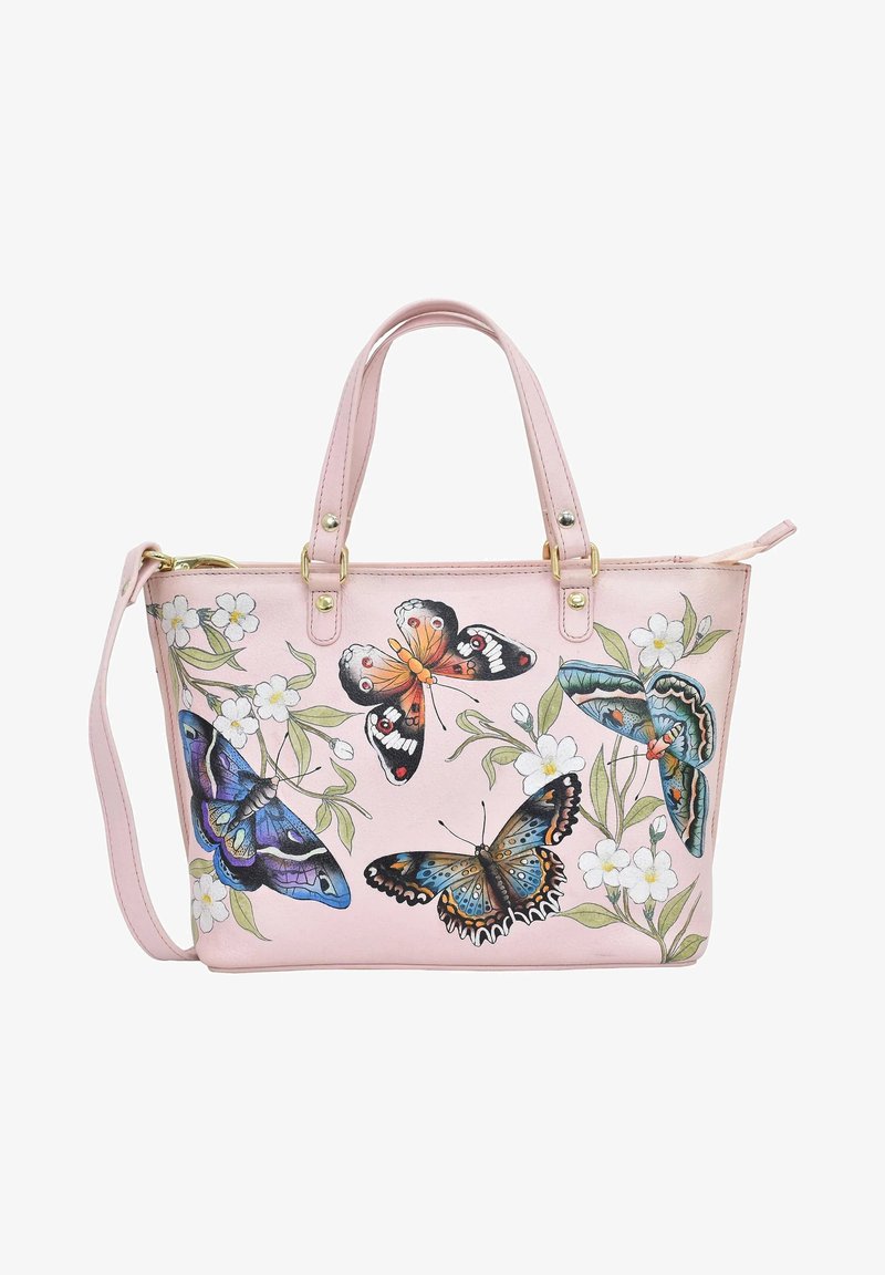 Roze leren tas met dubbele handvatten en een afneembare schouderband, versierd met kleurrijke vlinder- en bloemprints. Accenten van goudkleurig beslag.