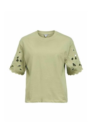 Hellgrünes Kurzarmhemd mit gewelltem Saum und ausgeschnittenen Blumenmustern an den Ärmeln, Rundhalsausschnitt, legerer Schnitt.