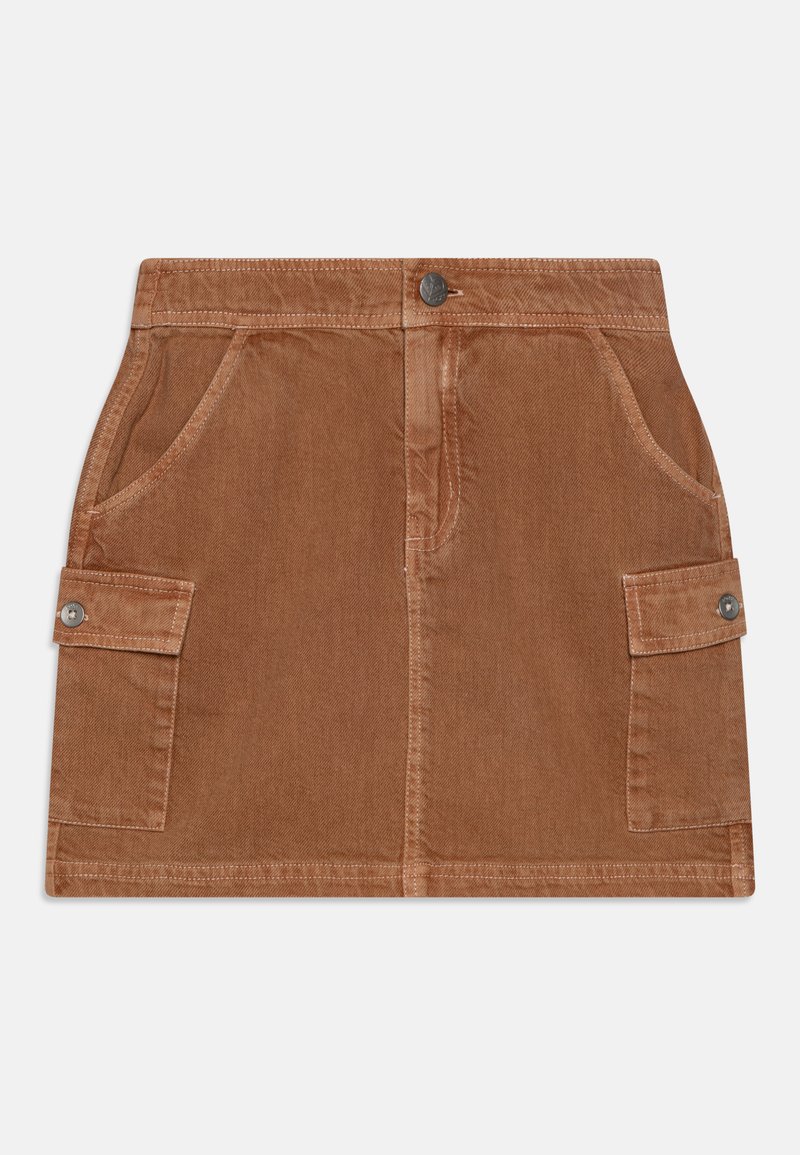 Brun denim mini skjørt med to frontlommer og to cargo-stil lommer. Har en knappelukking og synlige sømdetaljer.