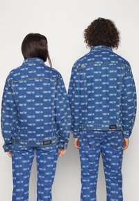 YOURTURN WINCENT WEISS UNISEX - Casaco de ganga - blue denim