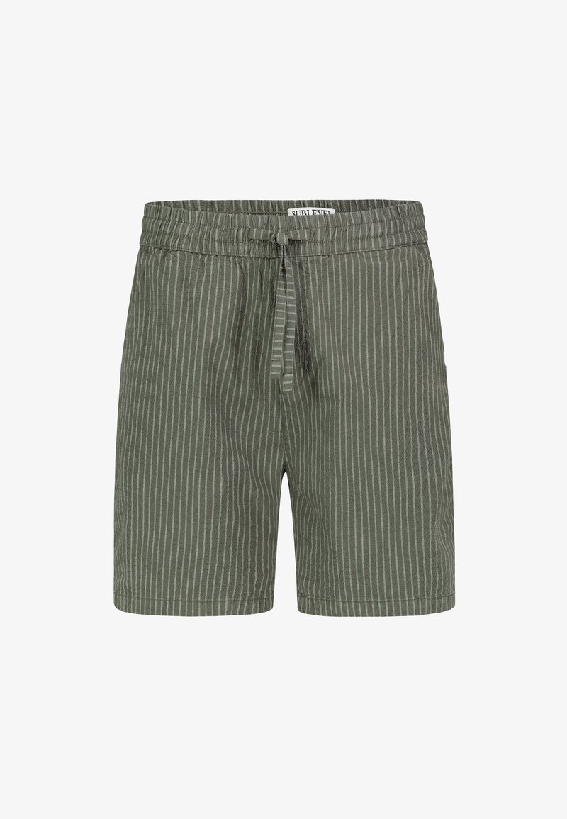 Grüne gestreifte Shorts aus leichtem Material, mit einem elastischen Bund und einem Kordelzug. Muster aus horizontalen und vertikalen Linien.