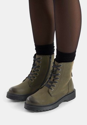 - Botki na platformie