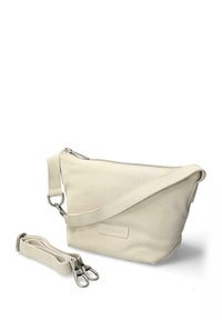 Borsa in tela beige a forma triangolare, con chiusura a zip, tracolla regolabile e accessori in argento. Include una tracolla aggiuntiva.
