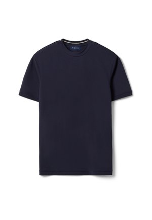 Maglietta a maniche corte blu navy semplice, con scollo tondo, distesa e mostrata dalla parte frontale con etichetta sul colletto.