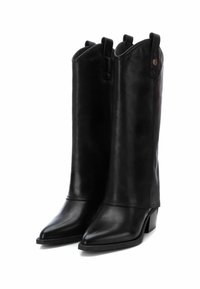 Carmela Botas - black
