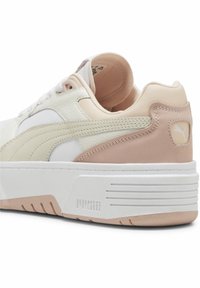 Puma CA FLYZ PRM SNEAKERS - Sportcipő - white rose quartz