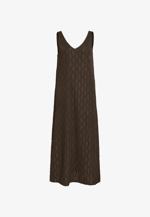 Ujjatlan barna, texturált maxi ruha V-nyakkivágással és finom hullámszerű mintával az egész anyagon.