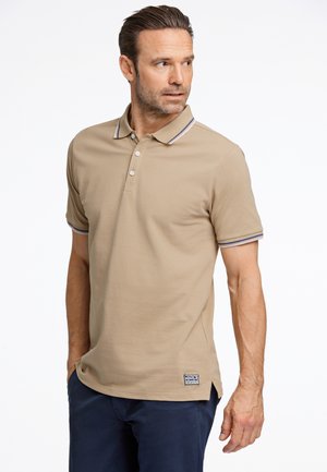 Beige poloshirt van textiel met een kraag en drie knopen, voorzien van contrasterende gestreepte accenten op de mouwen en een logo patch.